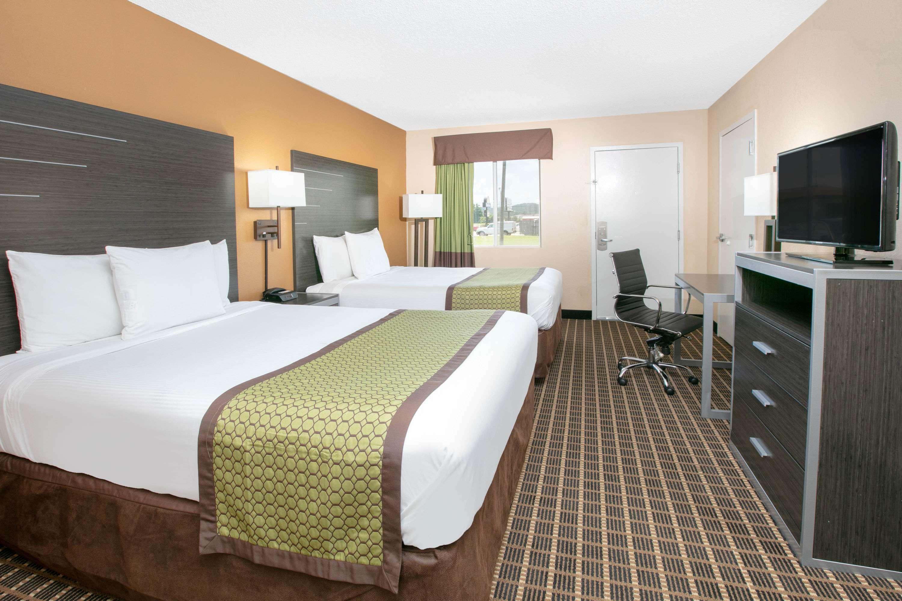 Days Inn By Wyndham Hamilton Екстериор снимка
