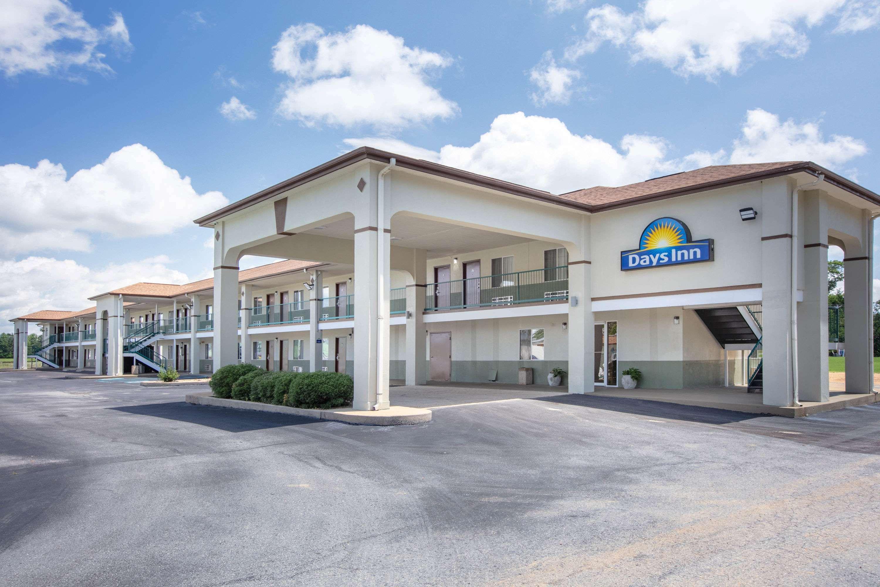 Days Inn By Wyndham Hamilton Екстериор снимка