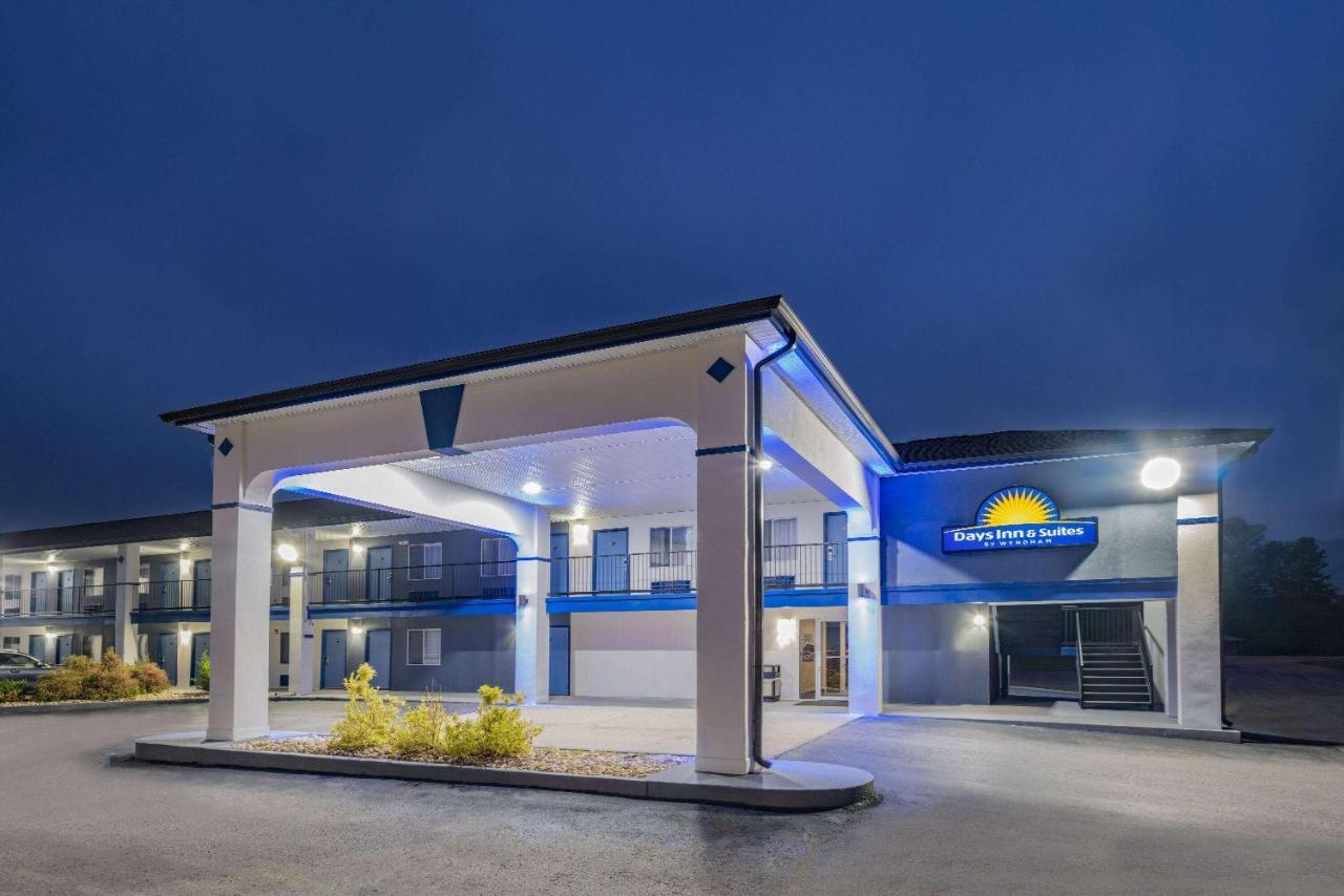 Days Inn By Wyndham Hamilton Екстериор снимка