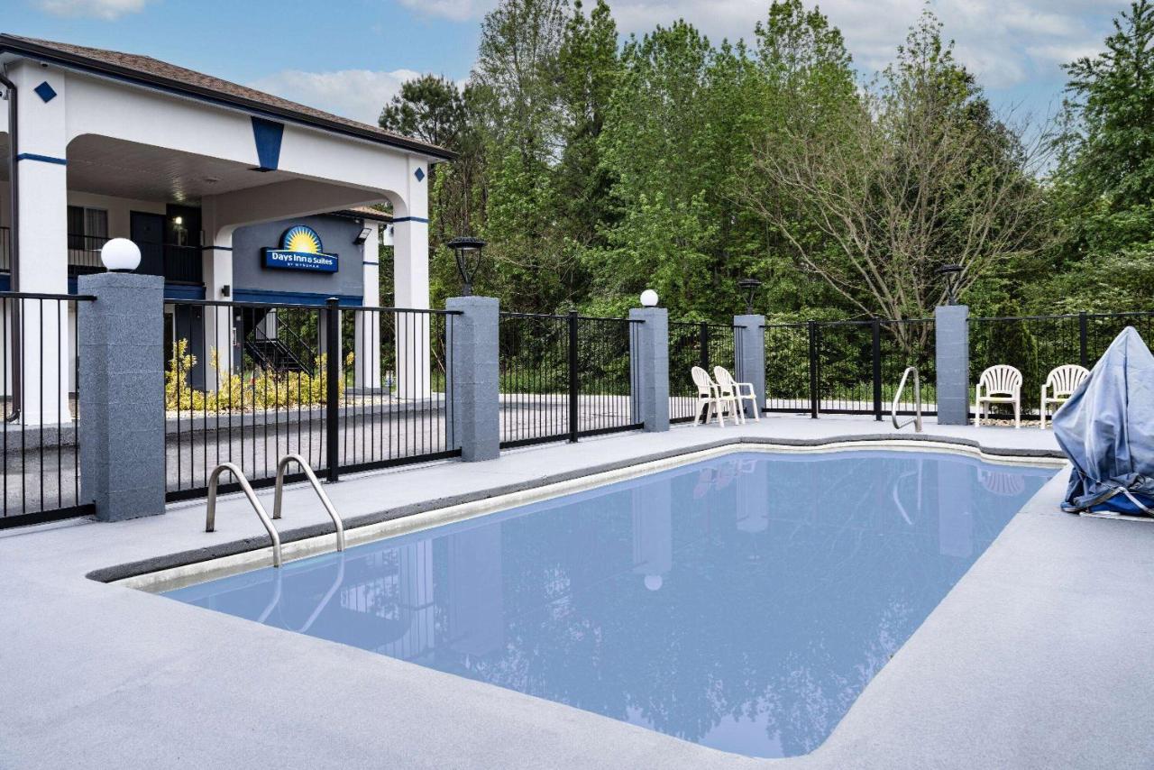 Days Inn By Wyndham Hamilton Екстериор снимка