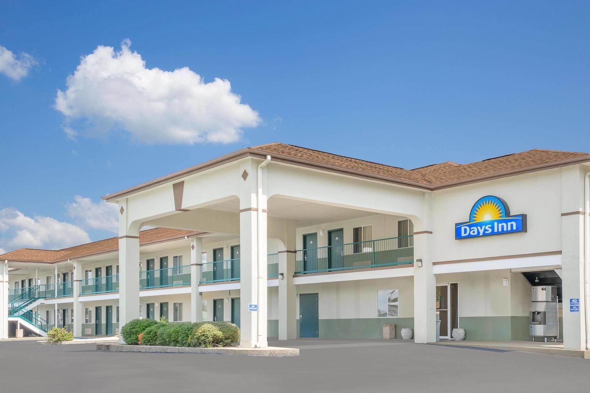 Days Inn By Wyndham Hamilton Екстериор снимка